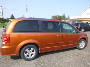 lot 1 image: 2011 Dodge Grand Caravan