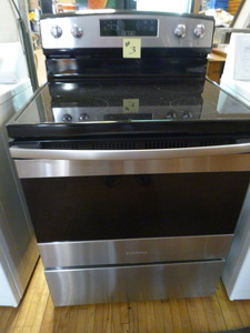 lot 3 image: Amana Electric Glasstop Stove