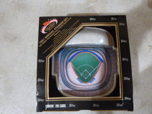 lot 23 image: 1992 Topps Stadium Club Dome Baseball Card Set