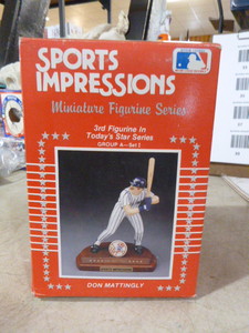 lot 37 image: 1990 New York Yankee Don Mattingly Figurine