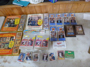 lot 41 image: Baseball Cards and Memorabilia
