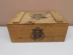 lot 45 image: RARE - Vintage Miller Reserve Beer 100 % Barley Draft Wood Box Crate Milwaukee USA - NICE GRAPHICS - GREAT PIECE - APPROX 20w 8h 13d - SEE PICTURES