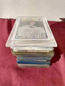 lot 8 image: Huge Stack of Hockey Cards