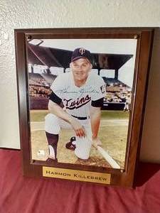lot 35 image: Autographed Harmon Killebrew 8x10 Photo Plaque - WCOA