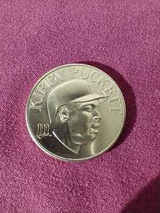 lot 42 image: 1990 Bandai Kirby Puckett Coin