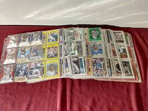 lot 104 image: Huge Baseball Card Lot