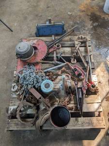 lot 69 image: Miscellaneous Car Tools, Chains, Chain Binder and More