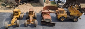 lot 41 image: (4) Vintage Tonka (or Tonka-Like) Toys  (2) Construction Vehicles, Dump Truck with Grader, and Crane Truck with Bucket