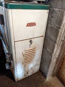 lot 79 image: Vintage Wayne Home Equipment Oil Furnace