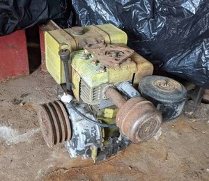 lot 97 image: Possible 4 Cycle Briggs and Stratton Engine