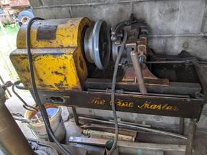 lot 73 image: Vintage Oster Manufacturing Co. The Pipe Master, Pipe Threading Machine