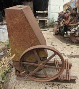 lot 138 image: Vintage McKays Co Pump