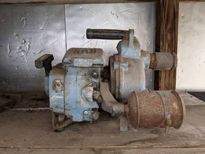 lot 219 image: Vintage Homelite Water Pump XL
