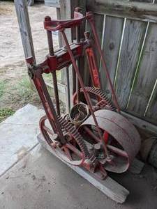 lot 229 image: Demrster Beatrice Pump Jack