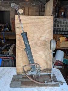 lot 210 image: Vintage Pump with Gauge