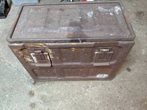 lot 251 image: Metal Box with Wires and Lights