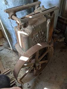 lot 188 image: Vintage F.E. MYERS Cast Iron Self Oiling Pump Head