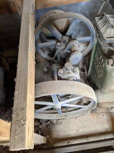 lot 197 image: Vintage F.E. MYERS Cast Iron Self Oiling Working Head