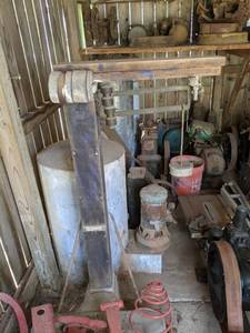 lot 181 image: Large Antique Scale & Misc International Harvester Co. Parts