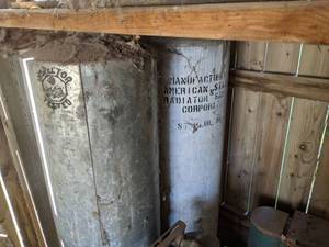 lot 187 image: (2) Metal Tanks