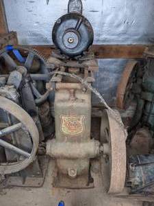 lot 198 image: Vintage Dayton Capacitor Motor and Vintage F.E. MYERS Cast Iron Self Oiling Working Head