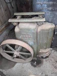 lot 192 image: Vintage F.E. MYERS Cast Iron Working Head 6 Stroke