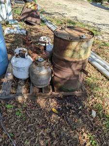 lot 273 image: Various Size Vintage Propane Tanks and Oil Drum