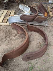 lot 172 image: (5) Piece Lot of Vintage Car Fenders