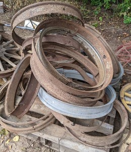 lot 174 image: Variety of Vintage Metal Rims