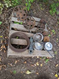 lot 263 image: Vintage Gears and Metal Parts