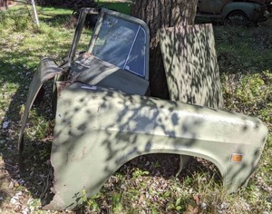 lot 302 image: (5) Vintage International 1110 Pickup 4x4 Doors, Sides and Hood Parts