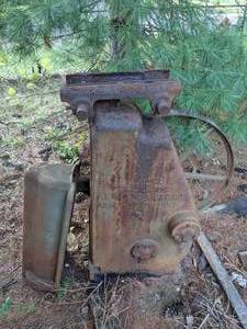 lot 332 image: Vintage F. E. Myers Company Pump
