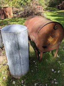 lot 320 image: (2) Large Vintage Tanks