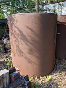 lot 430 image: Large Metal Tank