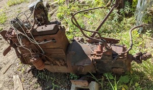 lot 385 image: Vintage Engine with Heavy Duty Oil Bath Air Cleaner
