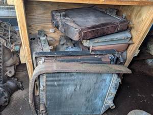 lot 379 image: Assorted Sizes and Types of Vintage Automotive Radiators