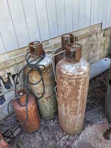 lot 338 image: Lot of 5 Metal Tanks with Valves