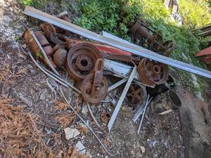 lot 340 image: Collection of Scrap Metal and Car Parts