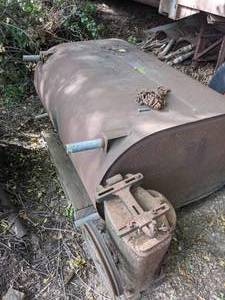 lot 395 image: Large Vintage Metal Tank with Small Crane Motor