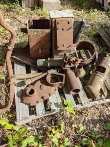 lot 392 image: An Assorted Collection of Metal Pieces