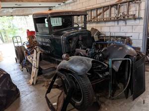 lot 2 image: Vintage 1932 Dark Green 2-Door Ford Model A Truck