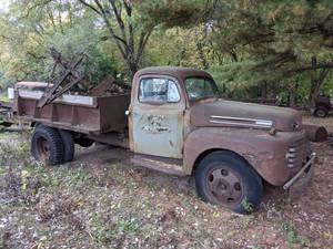 lot 3 image: Vintage 1948 2-Door Ford Dump Truck