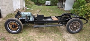 lot 4 image: Rare Antique 1925 Dodge Roadster Frame and Accessories - GREAT Restoration Project