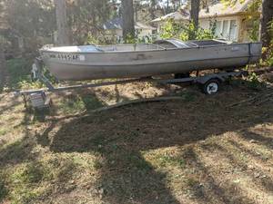 lot 13 image: Vintage 1955 Aluma Craft Aluminum Hull Fishing Boat with Trailer