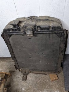 lot 147 image: Automotive Radiator