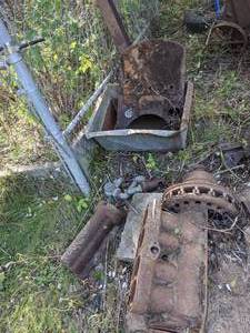 lot 325 image: Engine and Other Metal Pieces