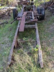 lot 326 image: Metal Frame on Wheels