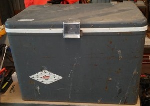lot 384 image: Vintage Coleman Metal Cooler