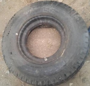 lot 405 image: (13) Trailer House Wheels.