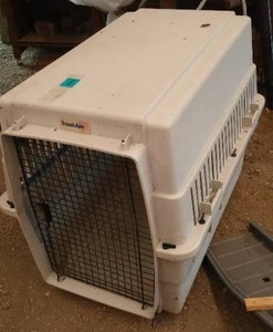 lot 415 image: Dog Kennel Or Goat. Travel Aire